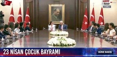 &Ccedil;ocuk başbakandan alkışlanan 'se&ccedil;im' cevabı