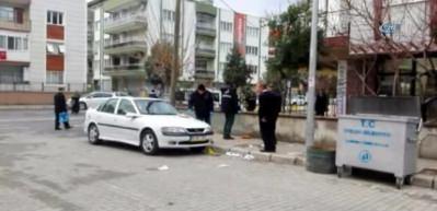 &Ccedil;ocuklarının &ouml;n&uuml;nde başına tornavida sapladılar!