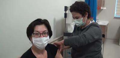 CoronaVac aşının ciddi bir yan etkisi olmadığı bilimsel olarak da kanıtlandı