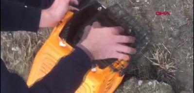 &Ccedil;ukura d&uuml;şen 6 yavru k&ouml;pek itfaiye tarafından kurtarıldı