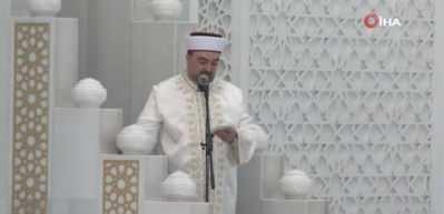 Cuma namazı Ahmet Hamdi Akseki Camii&rsquo;nde kılındı