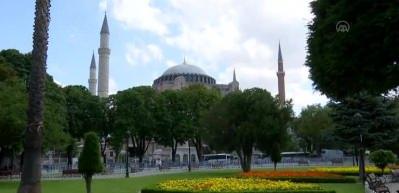 Cumhurbaşkanı Erdoğan Ayasofya Camii'nde! İşte ilk g&ouml;r&uuml;nt&uuml;ler...