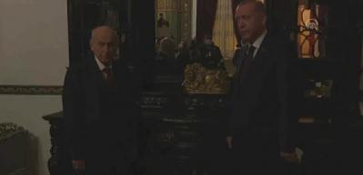 Cumhurbaşkanı Erdoğan, Bah&ccedil;eli ile birlikte inceledi! Dikkat &ccedil;eken anlar...