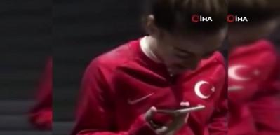 Cumhurbaşkanı Erdoğan, D&uuml;nya Şampiyonu Busenaz S&uuml;rmeneli&rsquo;yi tebrik etti