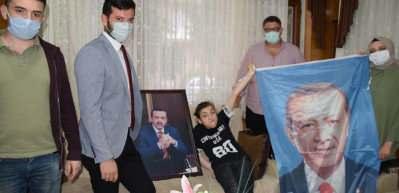 Cumhurbaşkanı Erdoğan gen&ccedil; kızın kendisine olan sevgisini karşılıksız bırakmadı