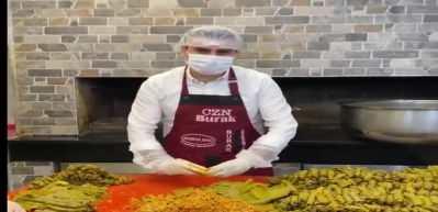 CZN Burak'tan sağlık &ccedil;alışanlarına 250 kilo sarma yaptı! 
