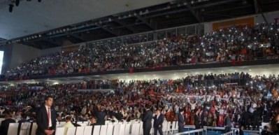 Davutoğlu'nun ilk s&ouml;zleriyle salon coştu