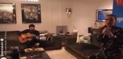 Demet Akalın rahmetli İbrahim Erkal'ın  'Canısı' şarkısını s&ouml;yledi!