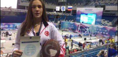 Deniz Selin "tarihi başarısı"nı Mehmet&ccedil;ik'e armağan etti