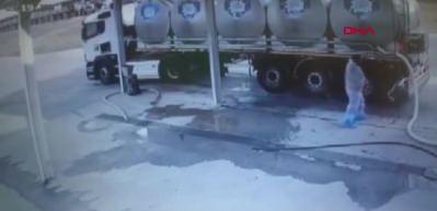 Denizli'deki deprem anından inanılmaz g&ouml;r&uuml;nt&uuml;ler
