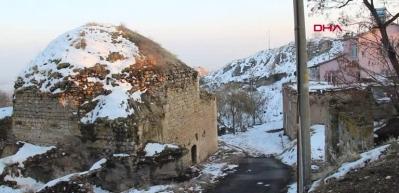 Deprem Harput'ta tarihi yapıları yıkamadı