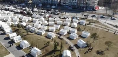 Depremden etkilenen vatandaşlar &lsquo;&ccedil;adır kentlerde&rsquo; yaşıyor