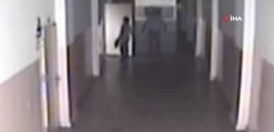Dersten &ccedil;ağırıp &ccedil;ıkardığı &ouml;ğretmeni b&ouml;yle darp etti