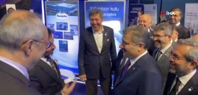 Dikkat &ccedil;eken detay! Bakanlar da tokalaşmadı
