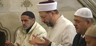 Diyanet İşleri Başkanı Erbaş, Hatay'da sabah namazını kıldırdı