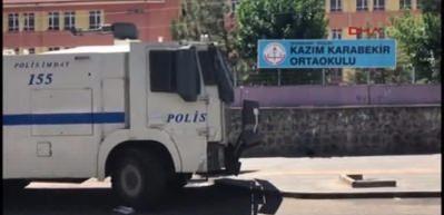  Diyarbakır'da polis, halkı sokağa d&ouml;ken tacizciyi arıyor