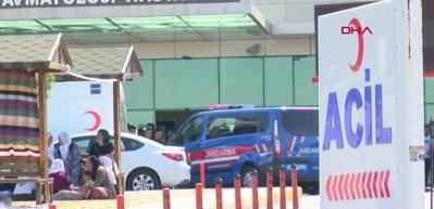 Diyarbakır'da zırhlı ara&ccedil; devrildi: 6 polis yaralı