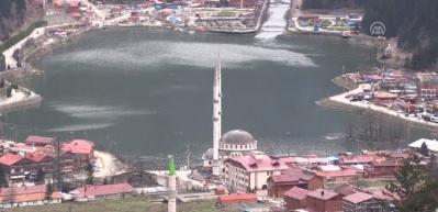 Doğa harikası Uzung&ouml;l'&uuml;n kaynak suları dikkat &ccedil;ekiyor