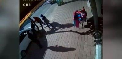 D&ouml;ner bı&ccedil;ağıyla saldırı kamerada