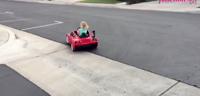 Drift yapan minik kız!