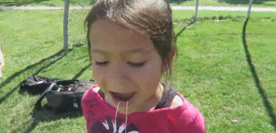 Drone ile kızının dişini &ccedil;ekt