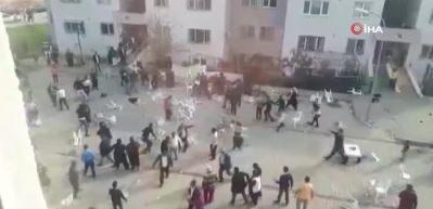 D&uuml;ğ&uuml;nde gelin ve damat yakınlarının 'en &ccedil;ok siz dans ettiniz' kavgası