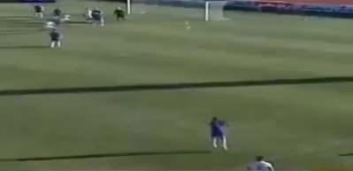 D&uuml;nya bu gol&uuml; konuşuyor! Ta&ccedil; atışından attı