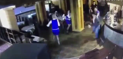 D&uuml;nya şampiyonu d&ouml;v&uuml;ş&ccedil;&uuml;ye kurşun yağdırdılar