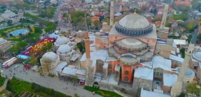 D&uuml;nyanın en b&uuml;y&uuml;k lale halısı havadan g&ouml;r&uuml;nt&uuml;lendi