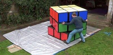 D&uuml;nyanın en b&uuml;y&uuml;k rubik k&uuml;p&uuml;n&uuml; yaptı