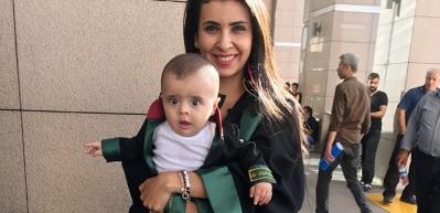 D&uuml;nyanın en minik avukatı duruşmalara giriyor