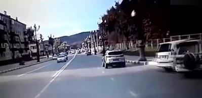 D&uuml;nyanın en sa&ccedil;ma kazasını yaptı