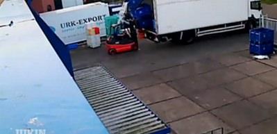 D&uuml;nyanın en şanssız forklift s&uuml;r&uuml;c&uuml;s&uuml;