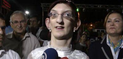 D&uuml;nyanın en uzun boylu kızı sertifikasını aldı