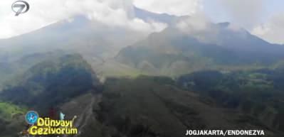 D&uuml;nyanın ve Endonezya'nın en aktif volkanik dağlarından biri Merapi Yanardağı