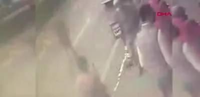 Düşürdüğü cüzdanını alan kişiyi sosyal medyadan arıyor: Tanıyanlar polisi arasın