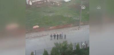 Duygulandıran g&ouml;r&uuml;nt&uuml;! T&uuml;rk bayrağını g&ouml;r&uuml;nce dayanamadılar