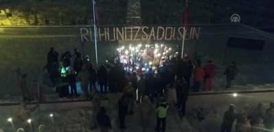 Duygulandıran g&ouml;r&uuml;nt&uuml;ler! Kar altında Sarıkamış şehitleri andılar