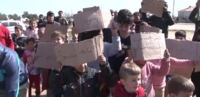 Edirne'de g&ouml;&ccedil;men &ccedil;ocuklardan "sınırları a&ccedil;ın" &ccedil;ağrısı