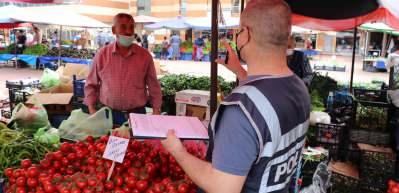 Edirne'de poşetleri diliyle parmaklarını ıslatarak a&ccedil;an pazarcıya ceza