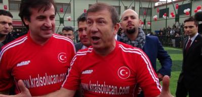 Efsane futbolcular mahkumlara karşı