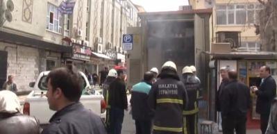 Elektrik trafosu bomba gibi patladı