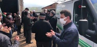 Elleri bantlanarak &ouml;ld&uuml;r&uuml;len yaşlı adam son yolculuğuna uğurlandı