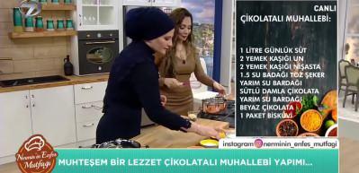 En kolay &ccedil;ikolatalı muhallebi nasıl yapılır