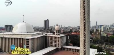 Endonezya'da 17 yılda yapımı tamamlanan ve aynı anda 300 bin kişinin namaz kıldığı cami