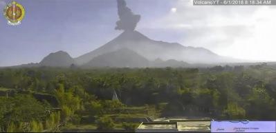 Endonezya'daki Merapi Yanardağı patladı!