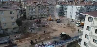 Enkaz kaldırma &ccedil;alışmaları havadan g&ouml;r&uuml;nt&uuml;lendi