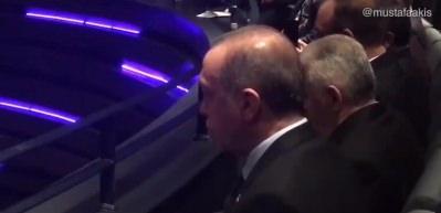 Erdoğan'ın Kerk&uuml;k t&uuml;rk&uuml;s&uuml;n&uuml; dinlediği o &ouml;zel anlar