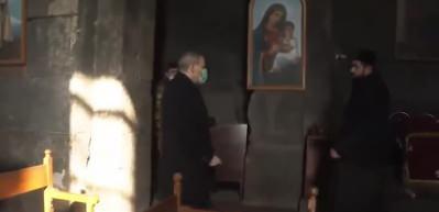 Ermeni rahip Paşinyan'ın elini sıkmayıp kiliseden kovdu