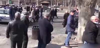 Ermenistan'da sular durulmuyor! Sokaklar savaş alanına d&ouml;nd&uuml;